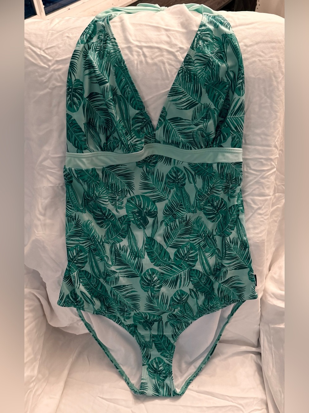 W’s 14-16 never worn - Australian brand: Regatta One-Piece Swimsuit